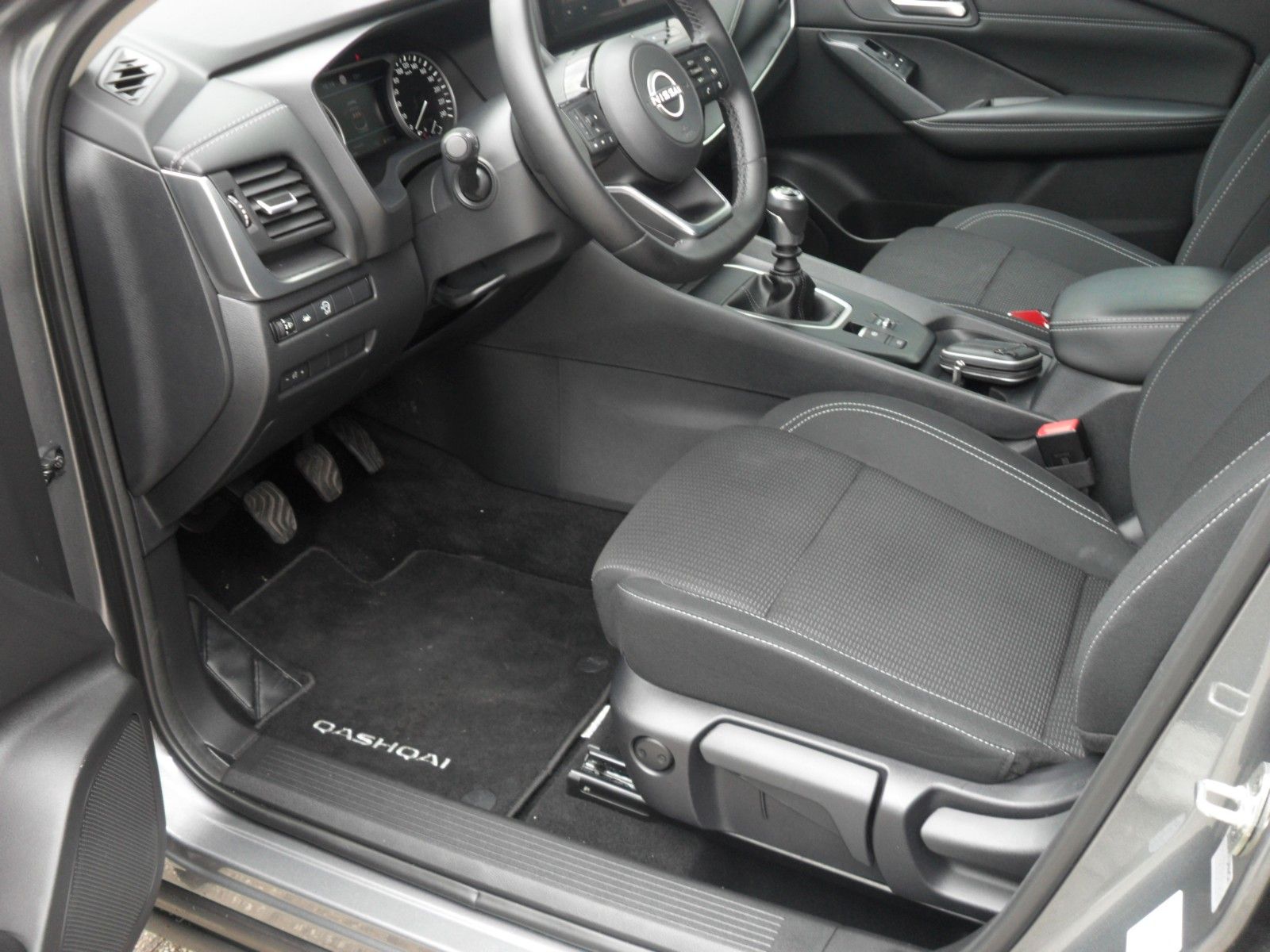 Fahrzeugabbildung Nissan Qashqai 1,3 MHEV Acenta | Navi | Winterpaket