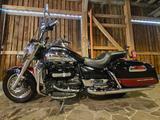 Triumph Rocket Touring  in schwarz-roter Lackierung Top - Angebote
