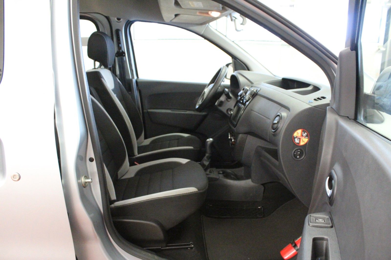 Fahrzeugabbildung Dacia Dokker SCe 100 Stepway *Navi*Klima*Kamera*