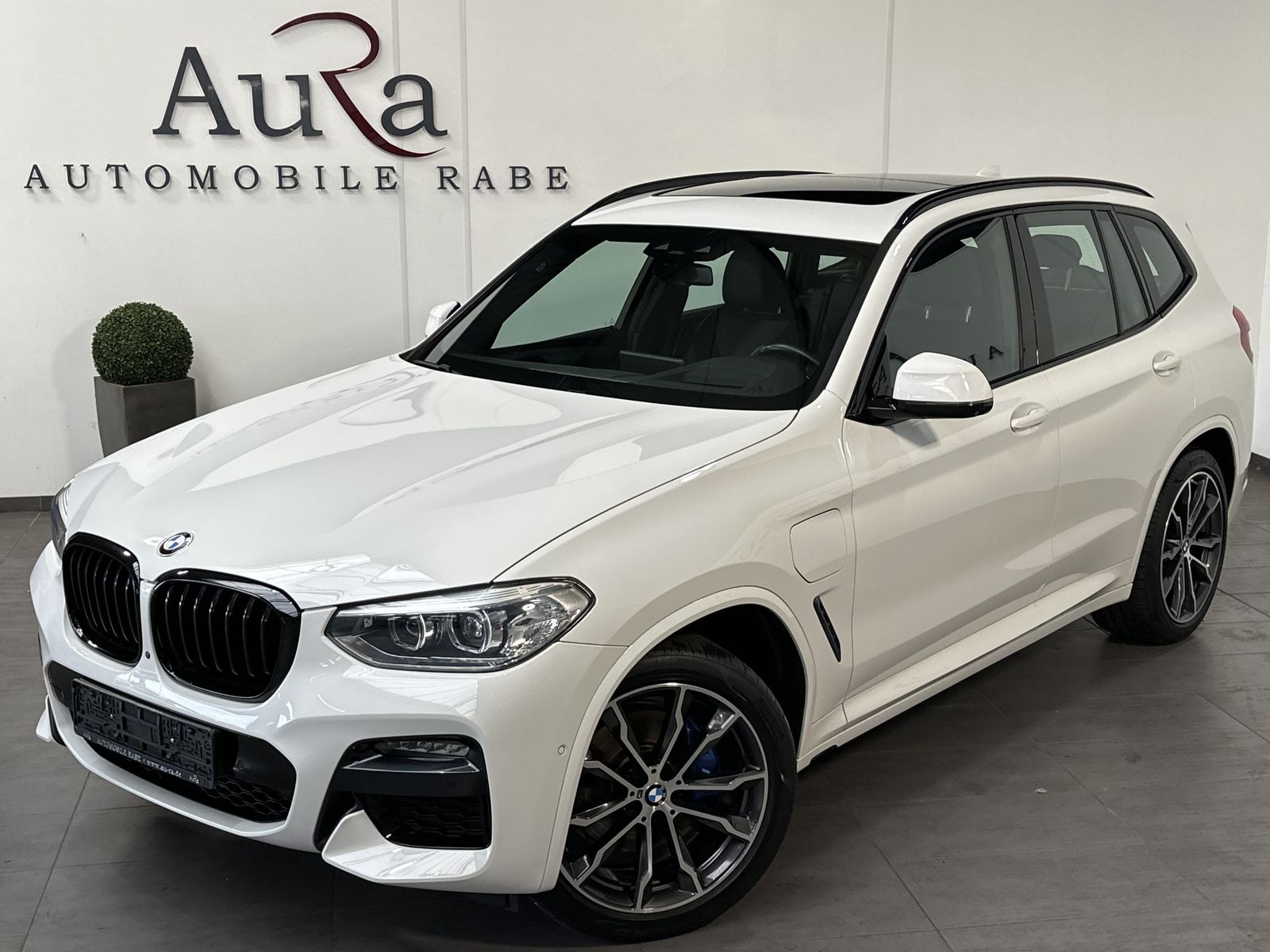 Fahrzeugabbildung BMW X3 xDrive30e M-Sport NAV+LED+ACC+PANO+360°+20ZO