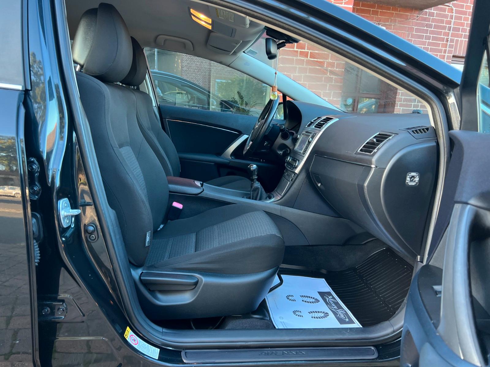 Toyota Avensis 2012 — photo 15