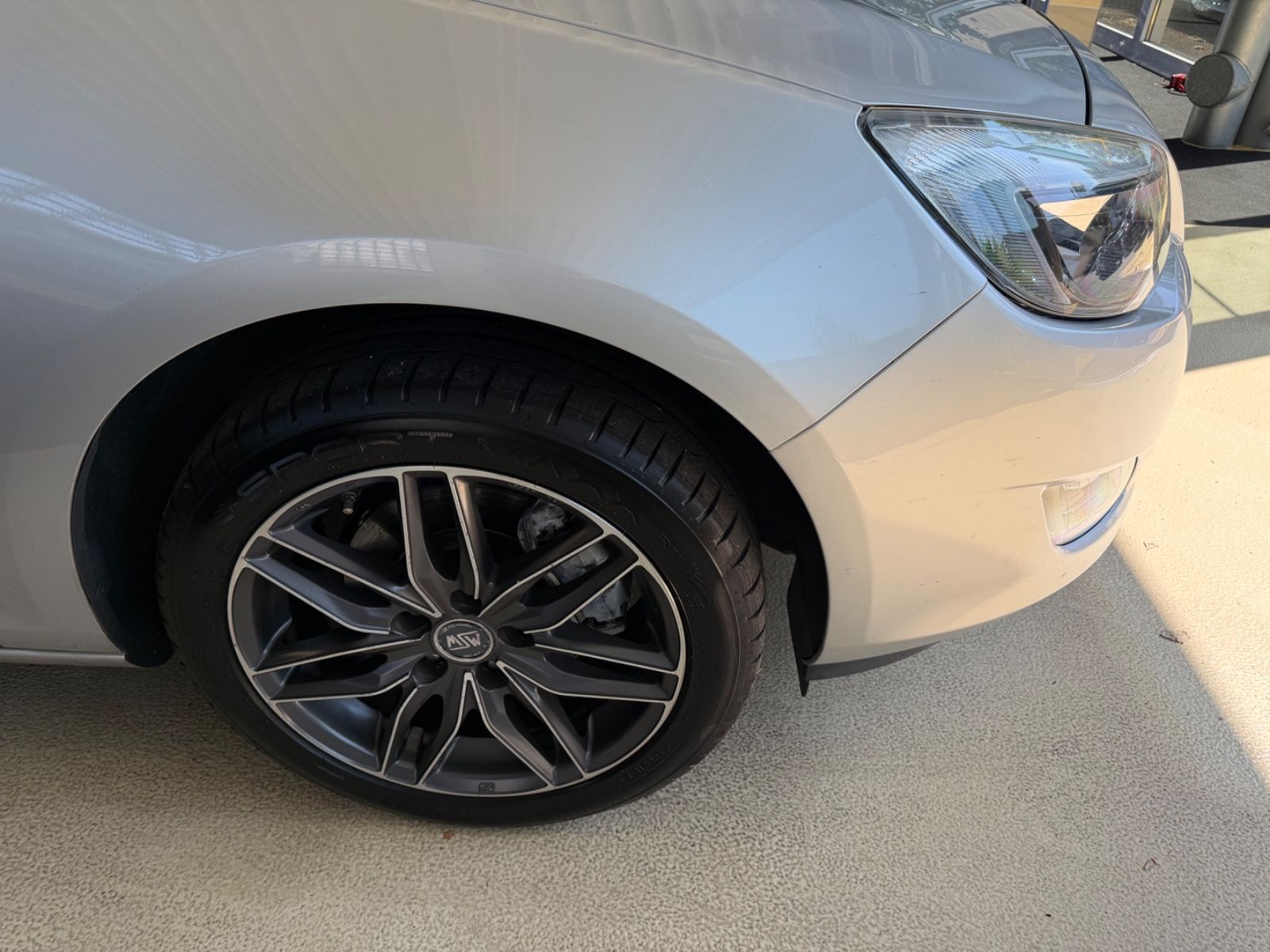 Fahrzeugabbildung Opel Astra J Lim. 5-trg. Sport