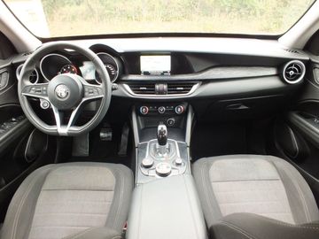 Alfa-Romeo Stelvio - 10