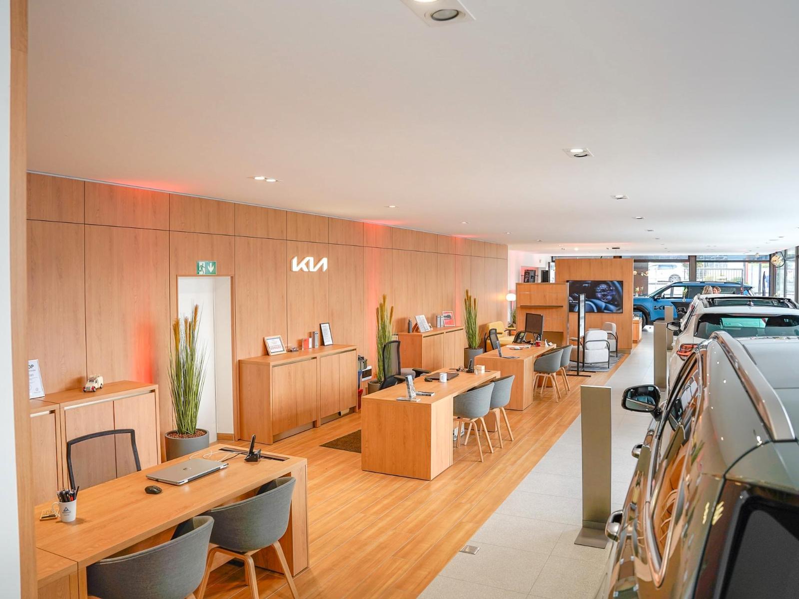showroom-image-top