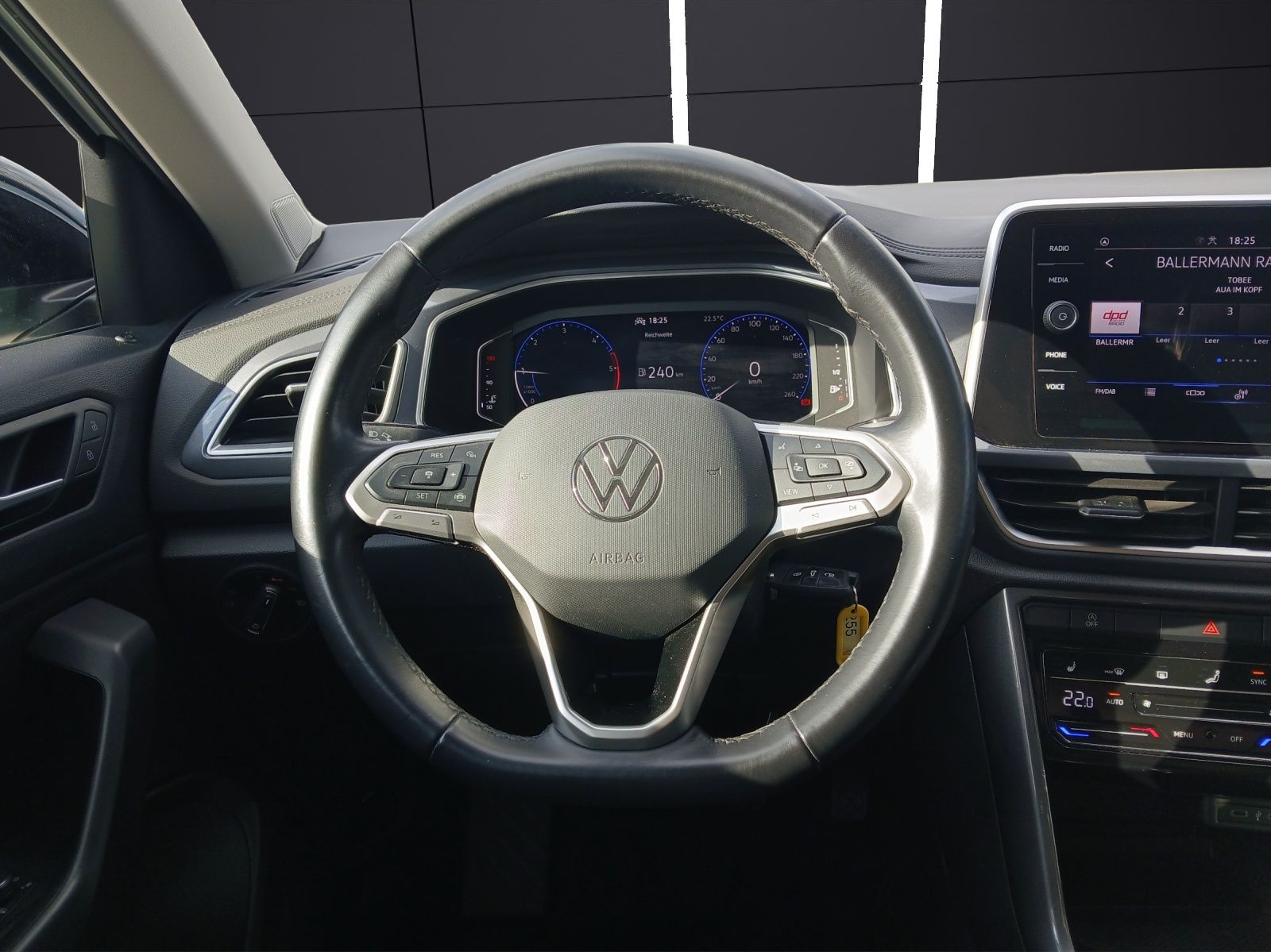 Fahrzeugabbildung Volkswagen T-Roc TDI StyleAHK AID ACC RFK SH LM