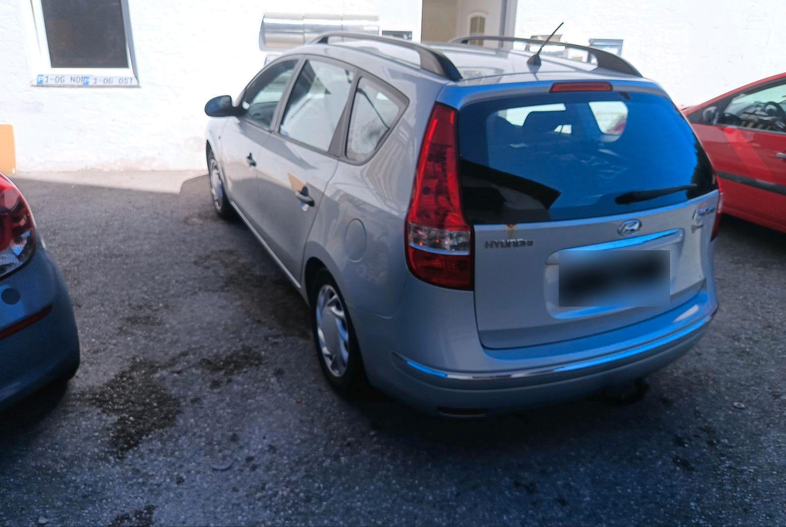 Hyundai i30 2010 — interior