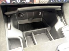 Fahrzeugabbildung DS Automobiles DS 7 Crossback 225 E-Tense Performance Line +