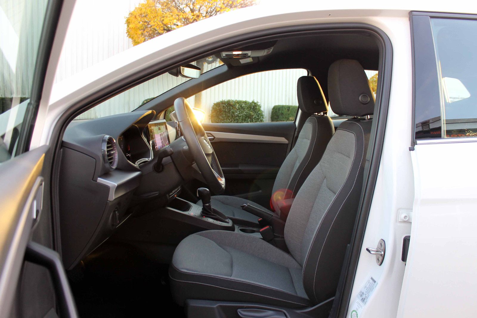 Fahrzeugabbildung SEAT Ibiza 1.0TSI DSG Xcellence LED SHZ KAM PDC TEMP