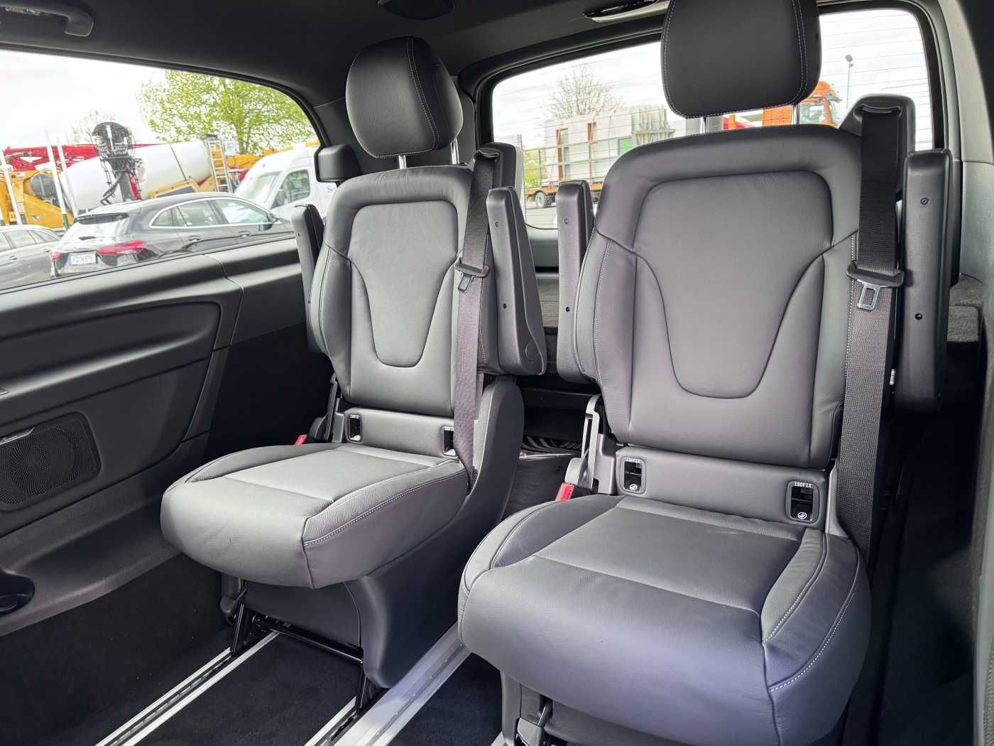 Fahrzeugabbildung Mercedes-Benz V 250 d EDITION 4MATIC AMG DISTRONIC AHK Tisch