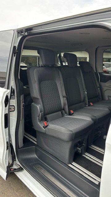 Fahrzeugabbildung Ford Tourneo Custom Bus 320 L1 Tourneo Titanium 8Sitz
