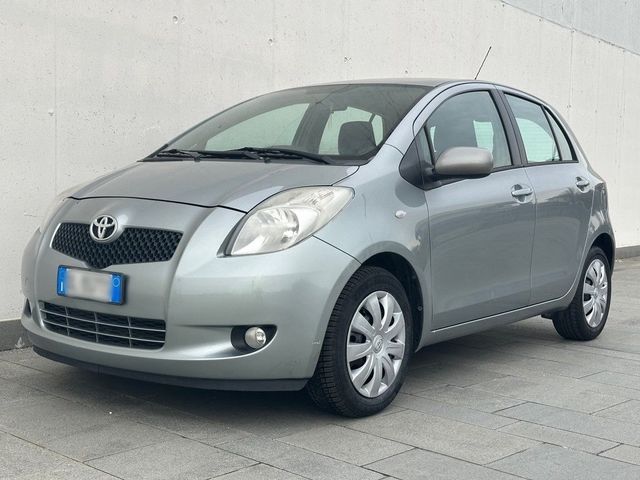 Toyota Yaris 1.0 5 porte Neopatentati