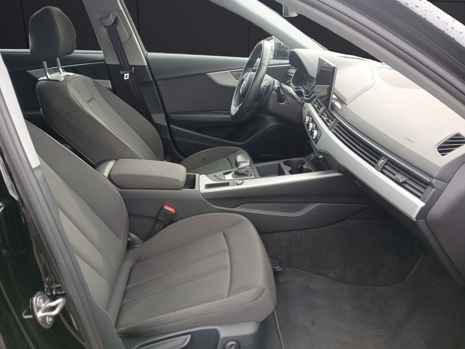 Fahrzeugabbildung Audi A4 Avant 40 TDI basis S-tronic Navi GRA PDC SH L