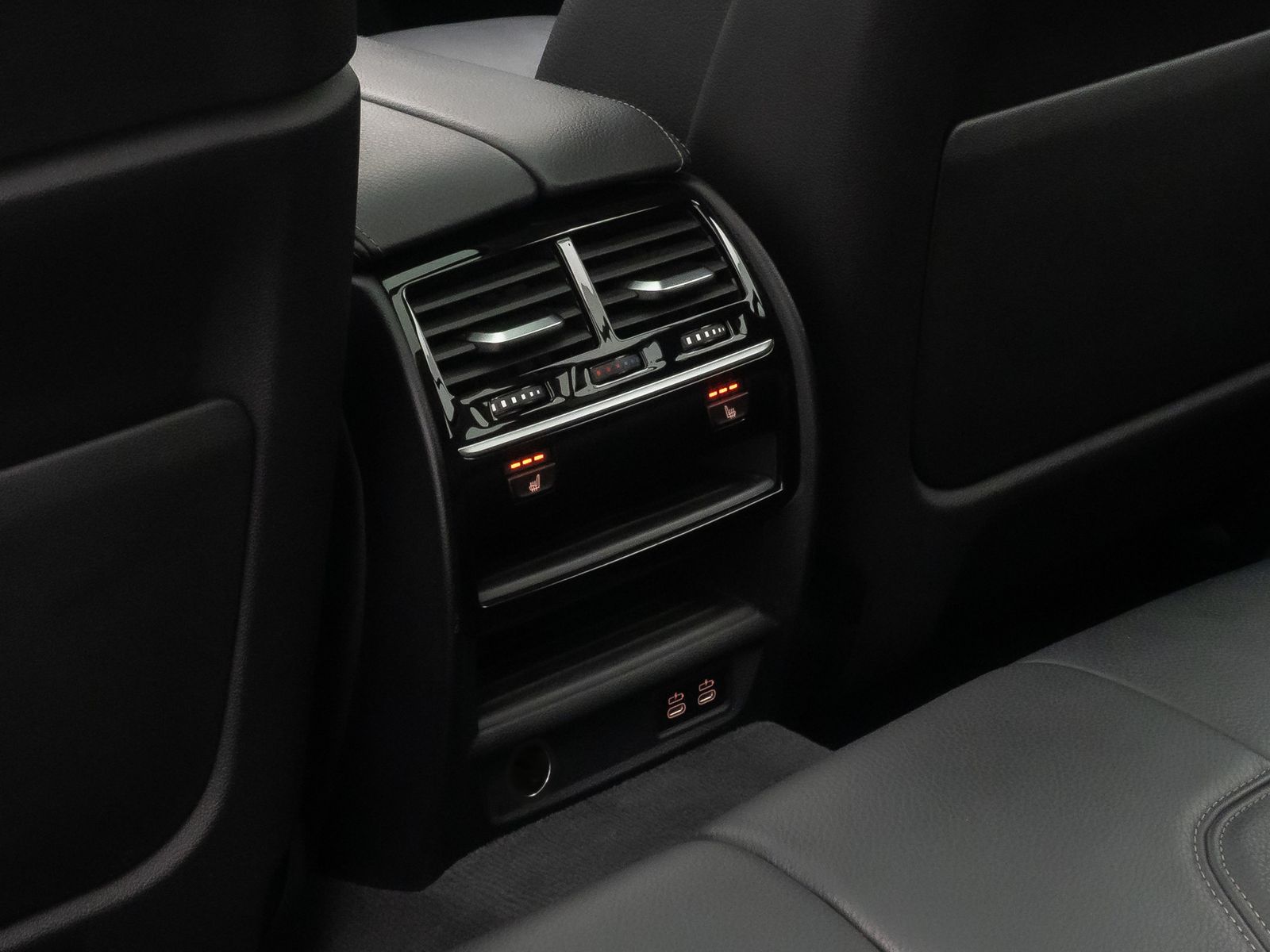 Fahrzeugabbildung BMW 530d xD LuxuryLine Panoram 360&deg;HUD HiFi DisplKey