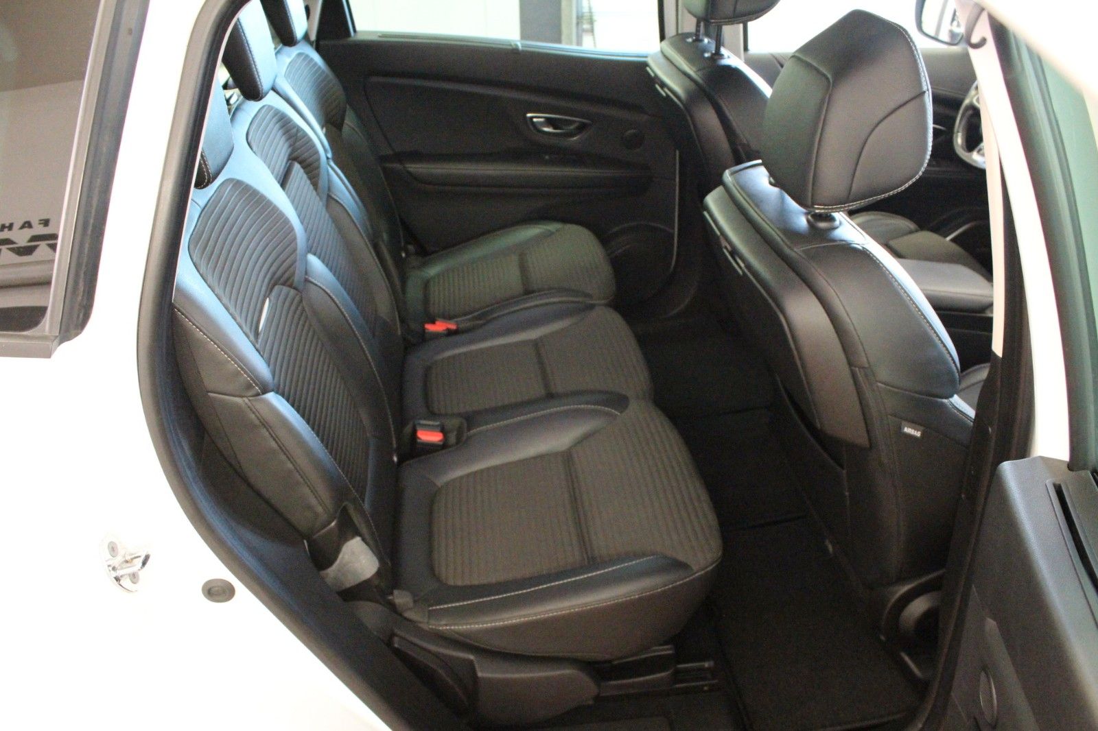 Fahrzeugabbildung Renault Grand Scenic dCi160 EDC*Bose Edition*7-Sitzer*