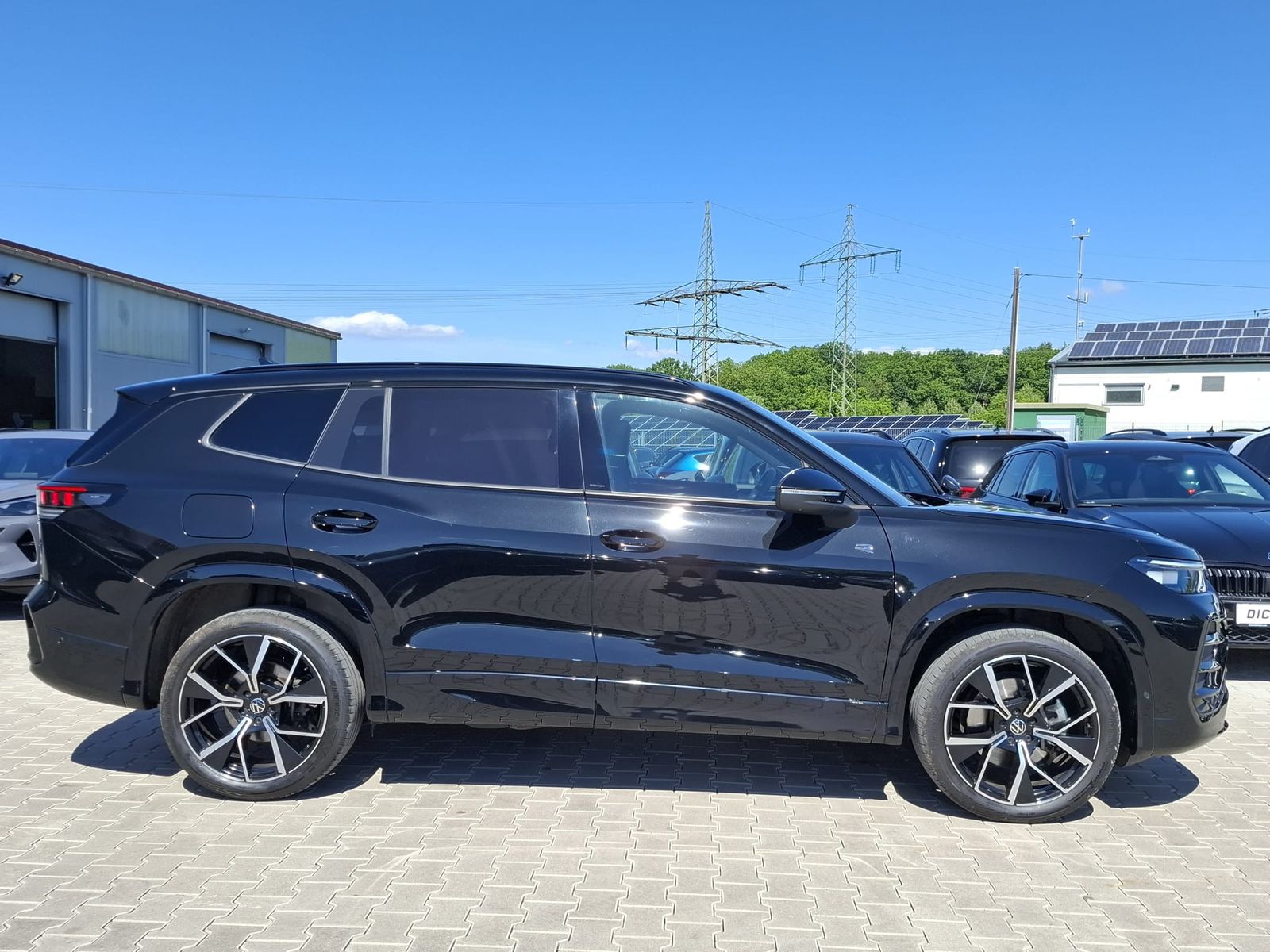 Fahrzeugabbildung Volkswagen Tayron 2.0 TDI 4M R-Line BLACK*7Si*MATRIX*PANO