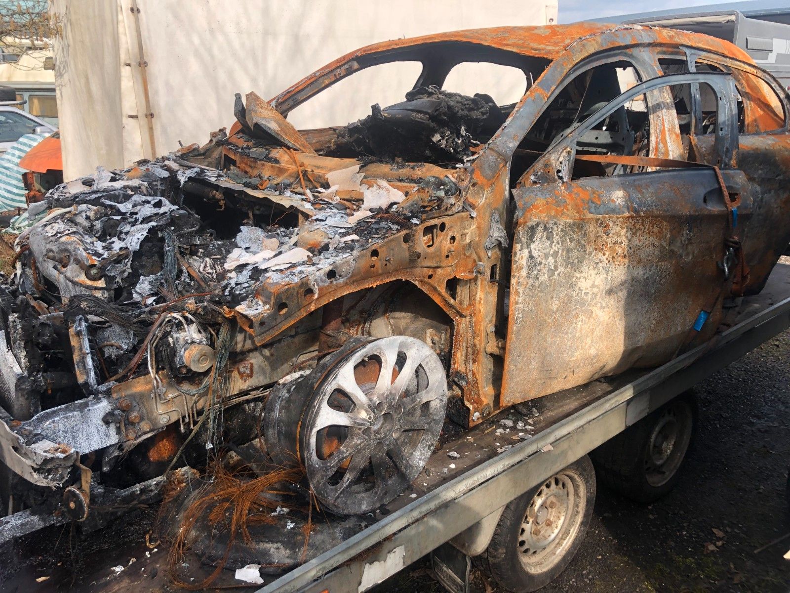 Fahrzeugabbildung Mercedes-Benz GLA 200  Brandschaden Totalschaden