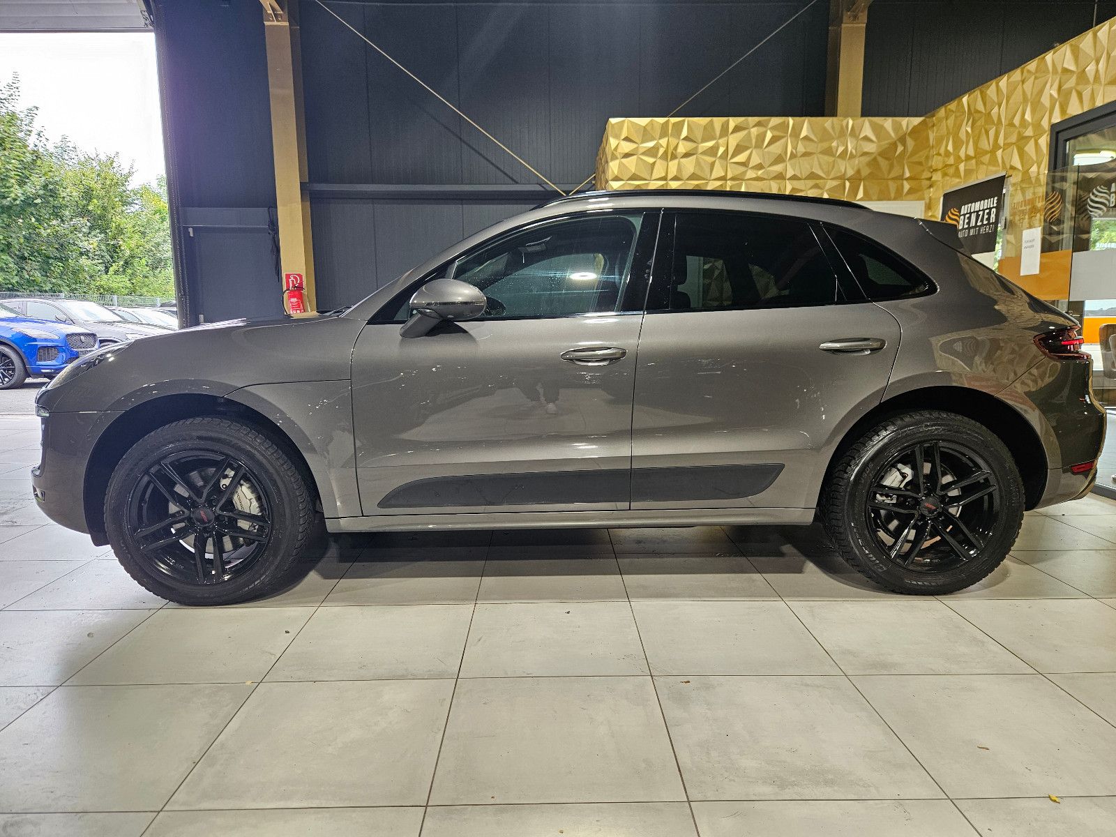 Fahrzeugabbildung Porsche Macan S /SPORT-DESIGN/PANO/CARBON/360°/LED/BOSE/