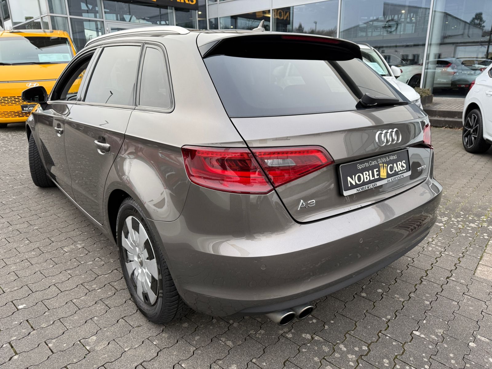 Fahrzeugabbildung Audi A3 1.4 TFSI Sportback Ambition Navi Xenon SHZ