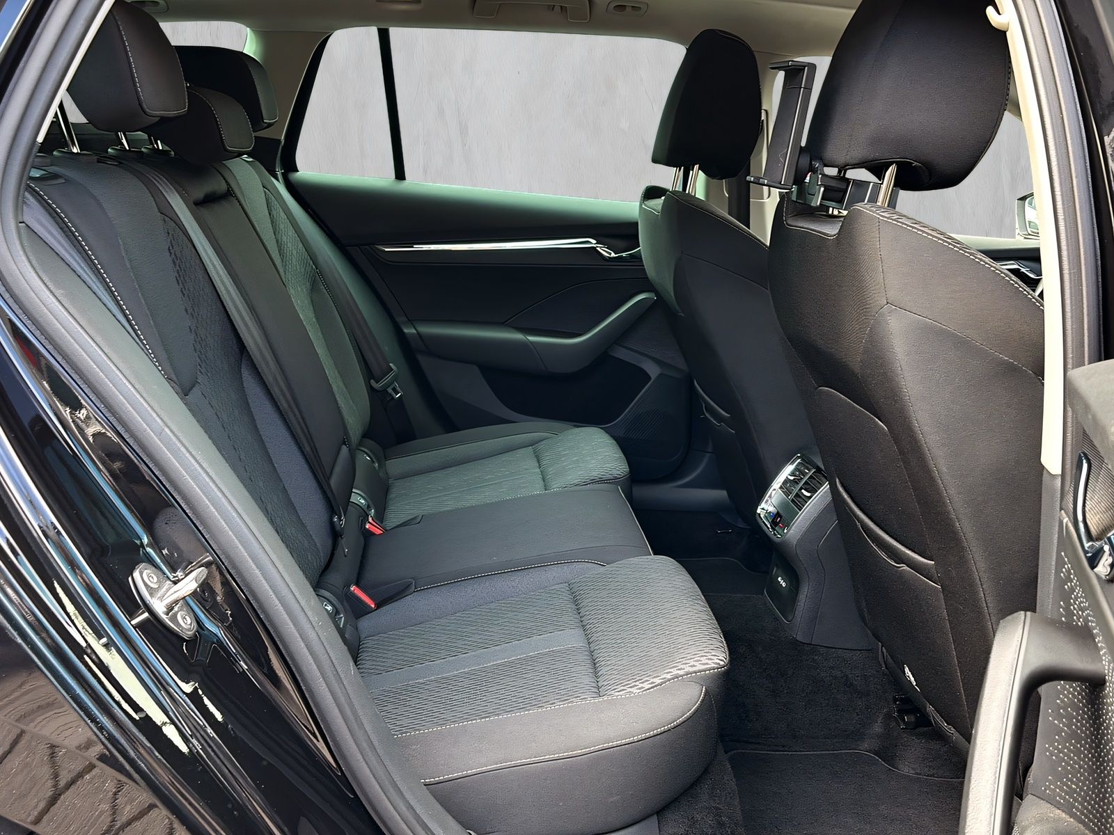 Fahrzeugabbildung SKODA Octavia 2.0 TDI HEAD UP AHK NAVI ACC PANO MEMORY