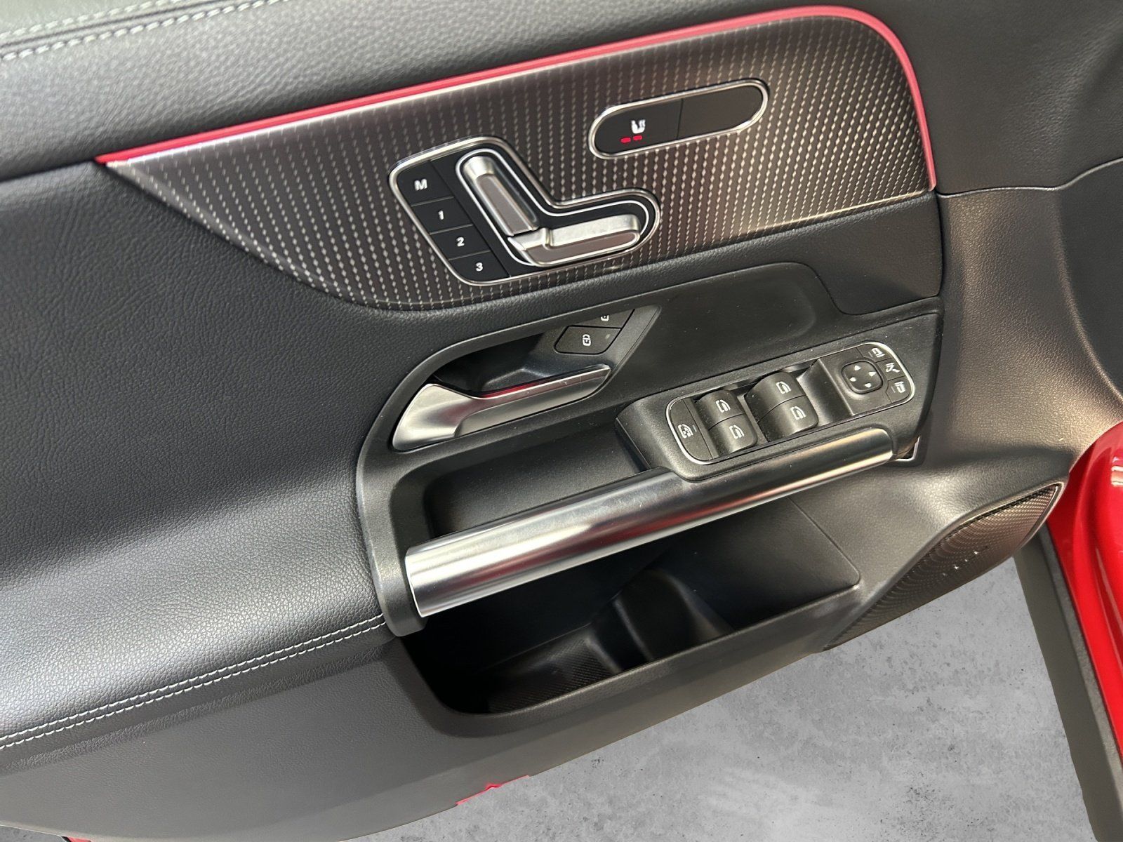 Fahrzeugabbildung Mercedes-Benz EQA250 Prog DISTRO Pano Memo Hifi 360°KeyGo Busi