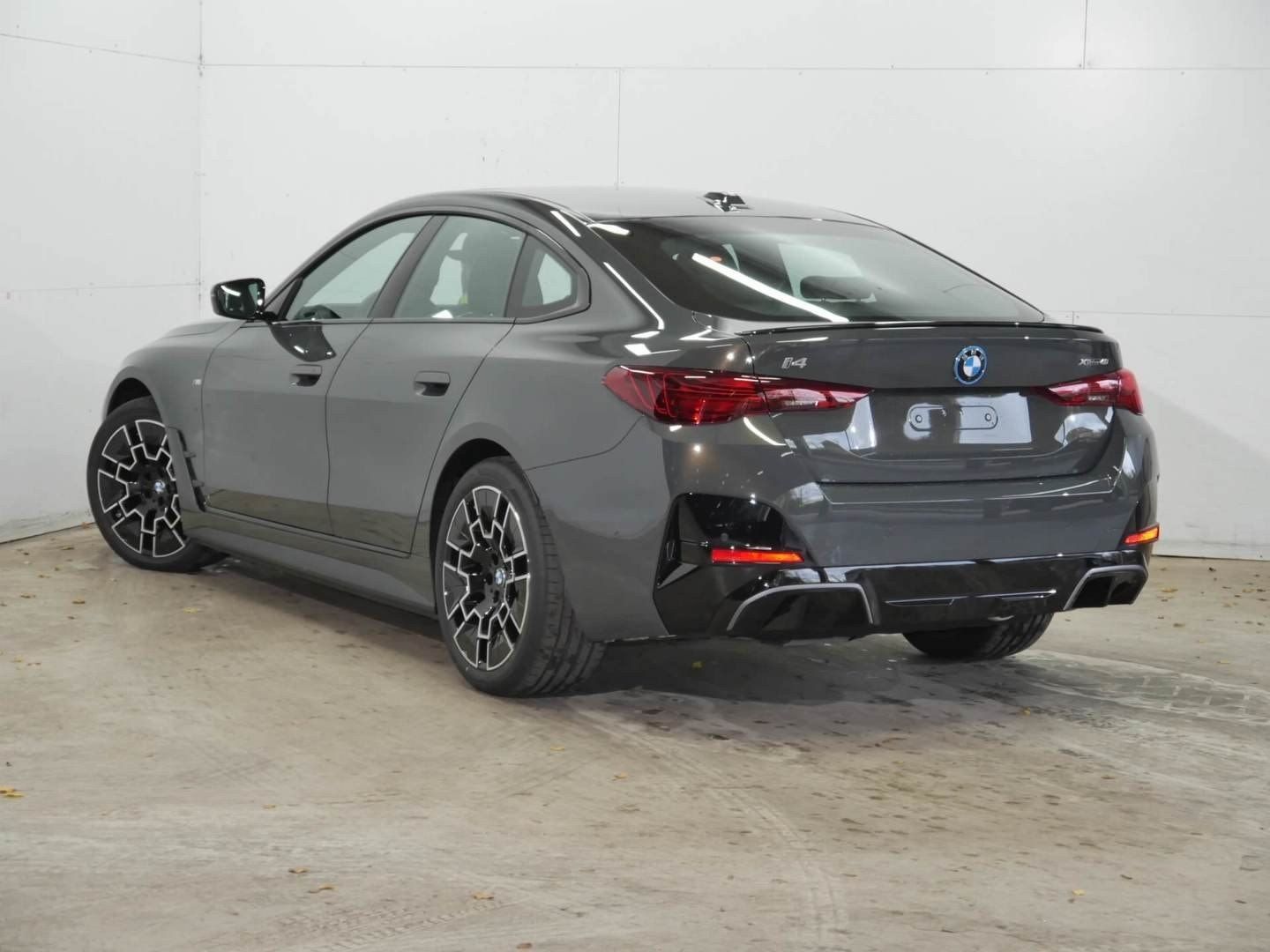 Fahrzeugabbildung BMW i4 xDrive40 M Sportpaket Pro, Glasdach, Touring