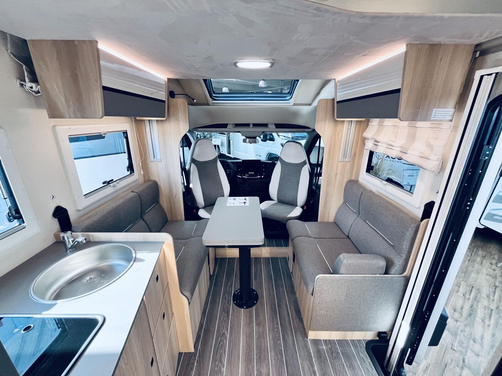 Fahrzeugabbildung NobelART T 7000 Ford