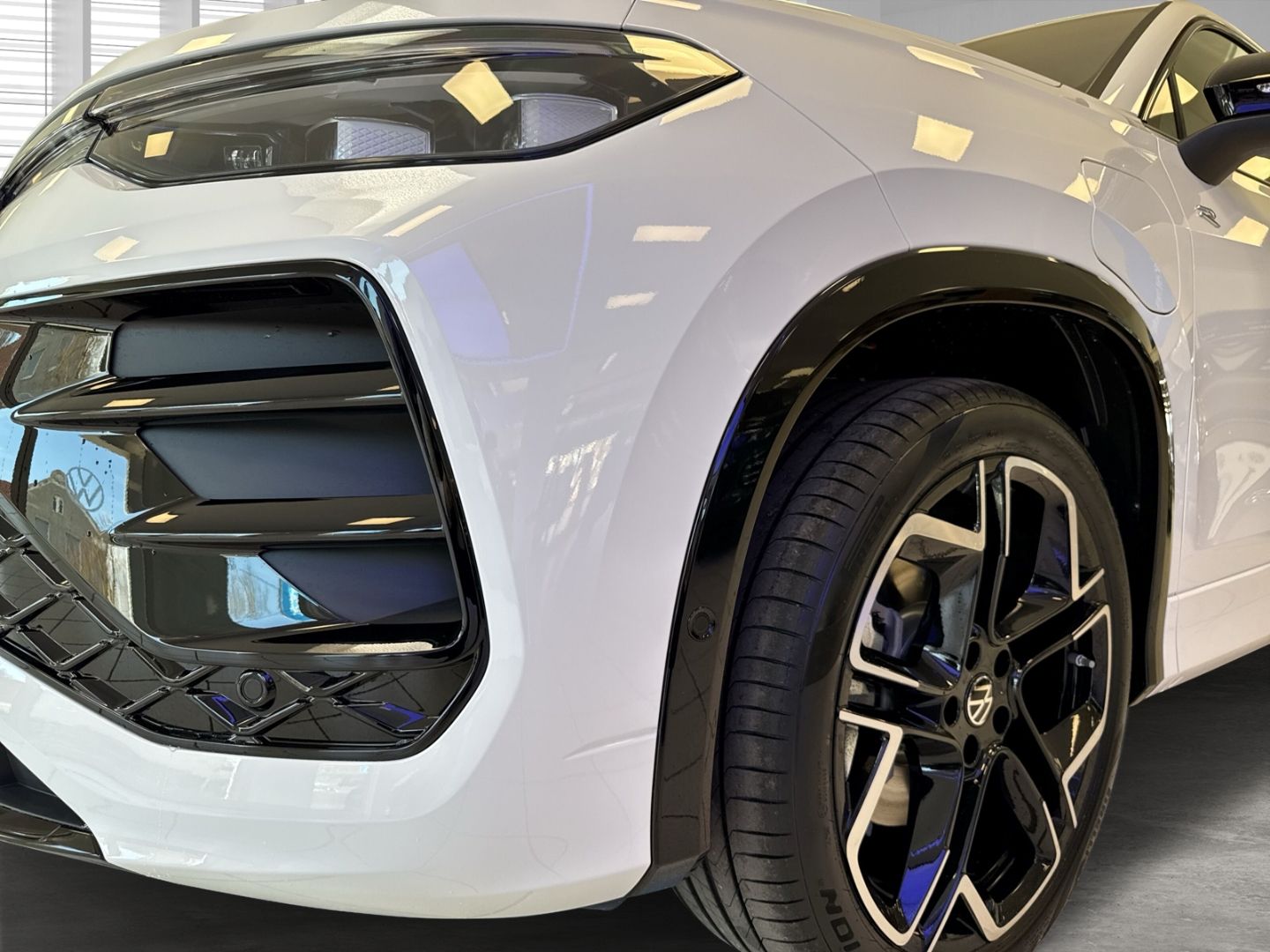 Fahrzeugabbildung Volkswagen Tayron R-Line 1.5 eHybrid OPF DSG HUD AD El. Pan