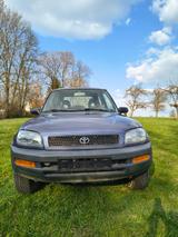 Toyota RAV 4 fahrbereit mit Rost für Bastler - Toyota RAV 4 aus 1996