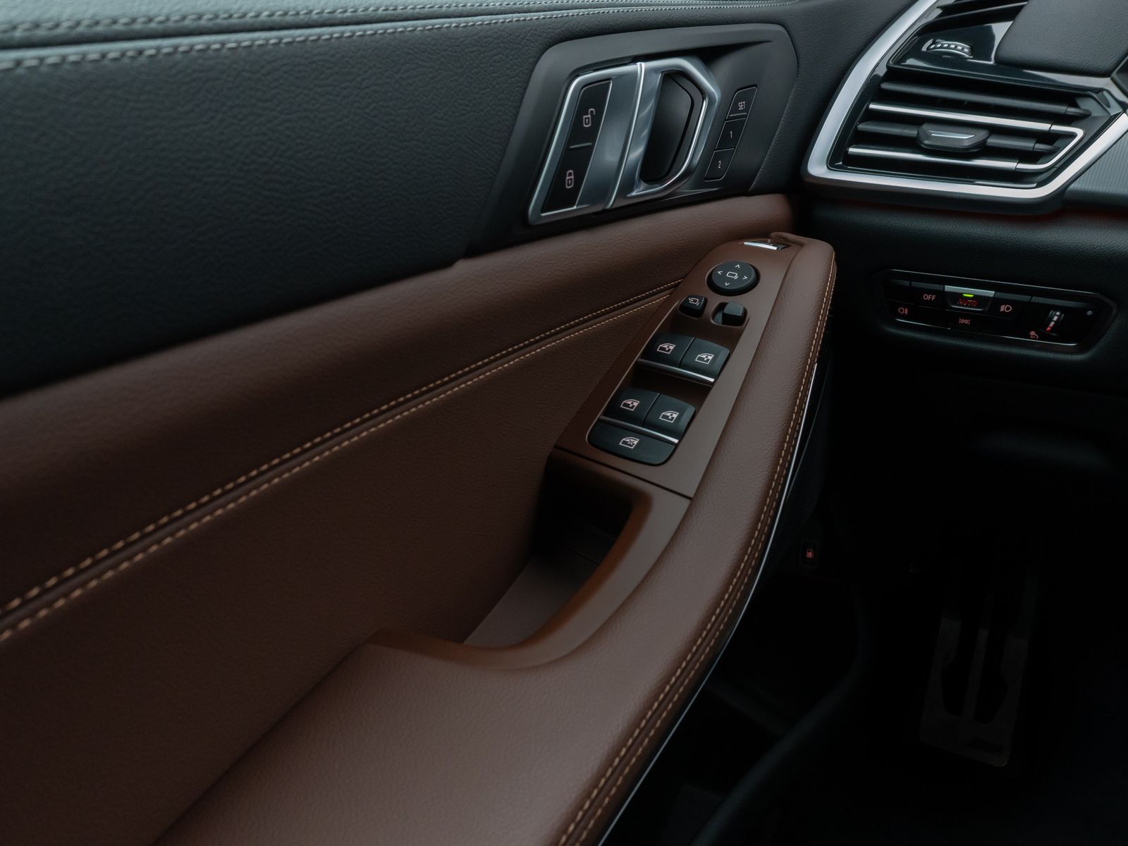 Fahrzeugabbildung BMW X5 xD45e M Sport Kamera Laser HUD DAB HiFi ACC