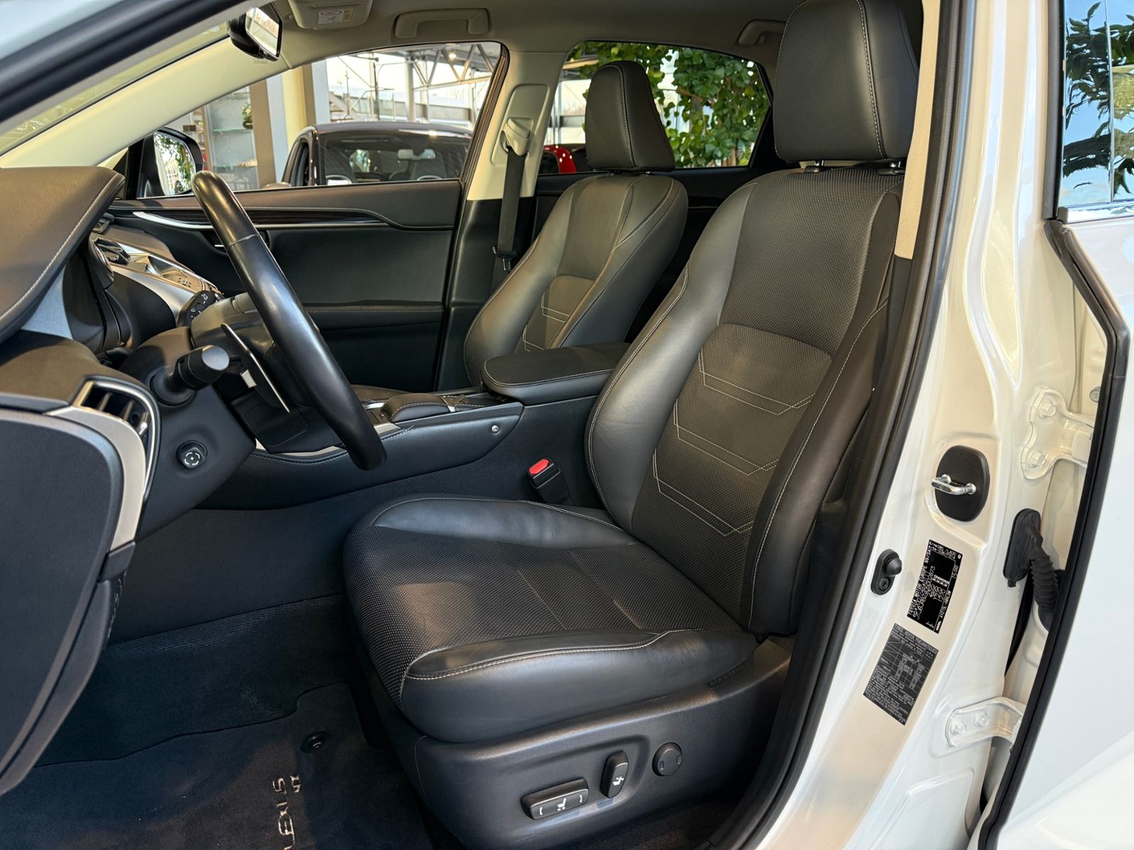 Fahrzeugabbildung Lexus NX 300h E-Four Luxury Line HUD 360° LED NAV