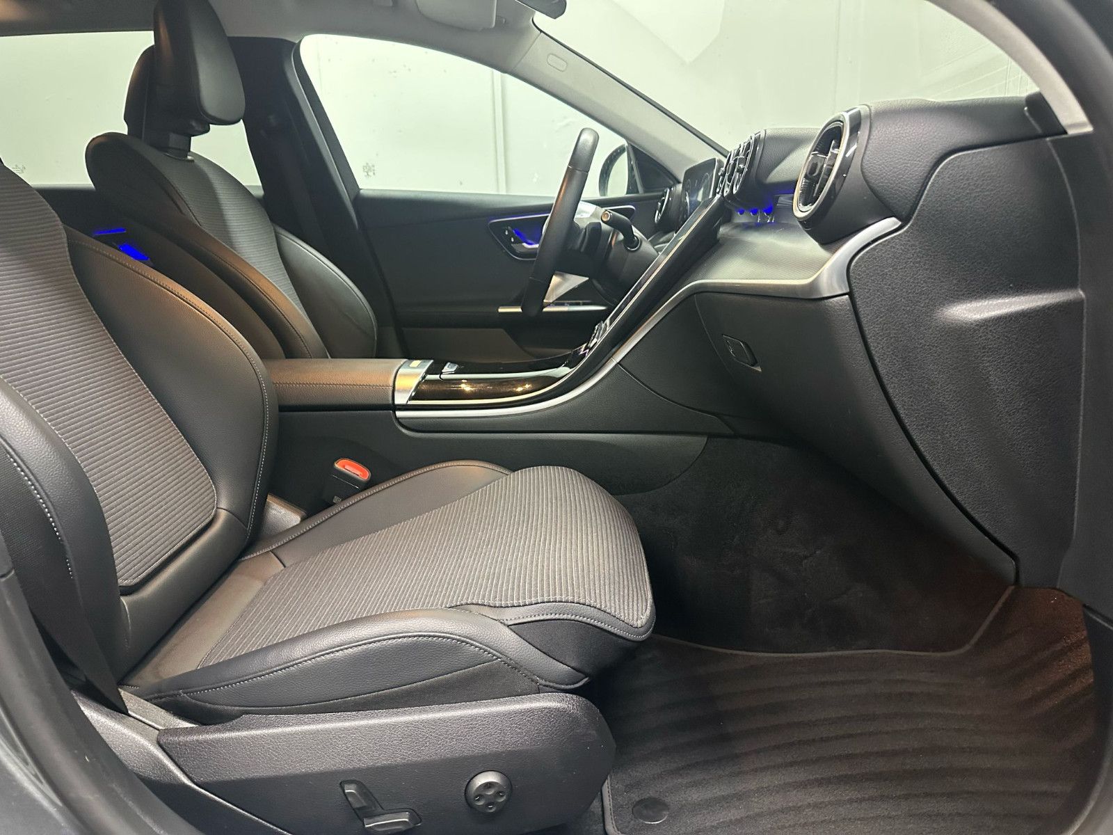 Fahrzeugabbildung Mercedes-Benz C 180 T Autom.*AVANTGARDE*NIGHT*DISTRO*AHK*