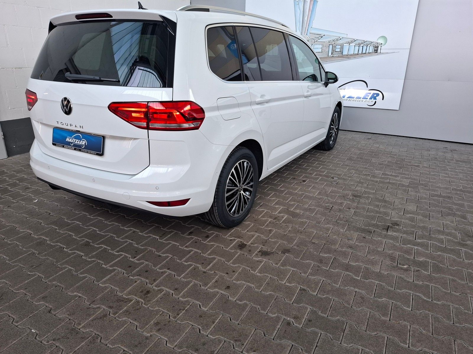 Fahrzeugabbildung Volkswagen Touran Highline 1.5 TSI DSG +ACC+LED+AHK+keyless