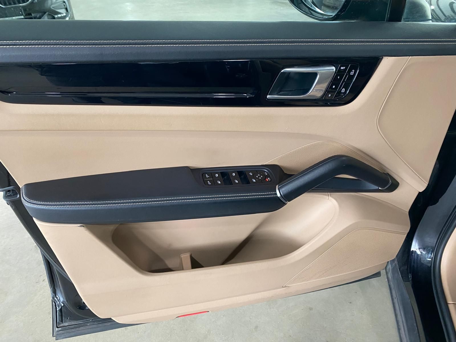 Fahrzeugabbildung Porsche Cayenne AIR/ACC/LM ´21/2.Hand/
