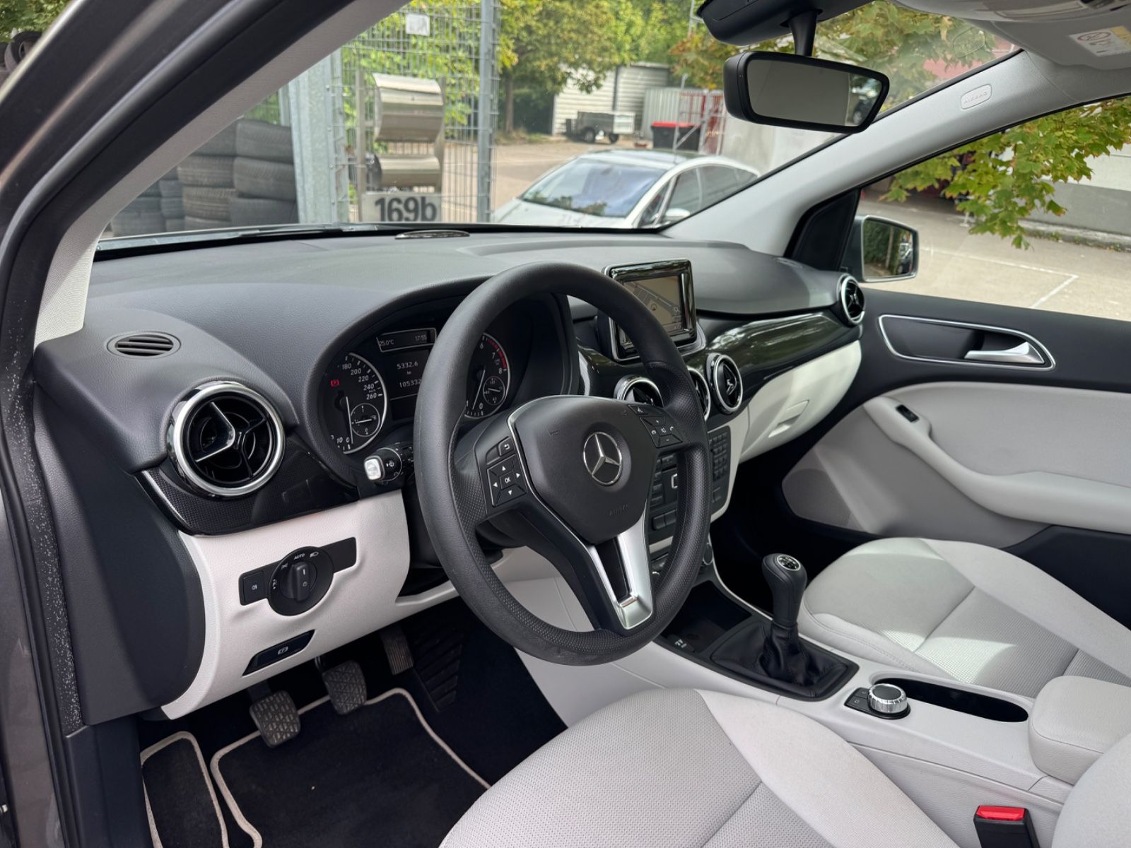 Fahrzeugabbildung Mercedes-Benz B 200 Navi+PDC+LED