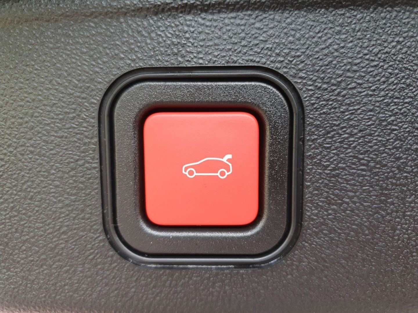 Fahrzeugabbildung Jeep Avenger Summit Pano Leder Infotainment Paket