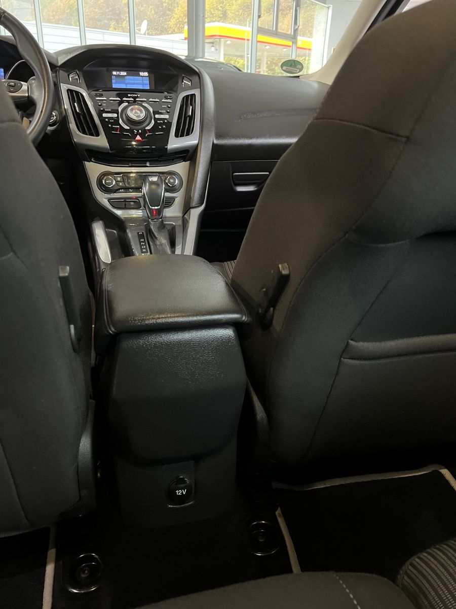 Fahrzeugabbildung Ford Focus Lim. 1.6 Titanium * AUTOMATIK *