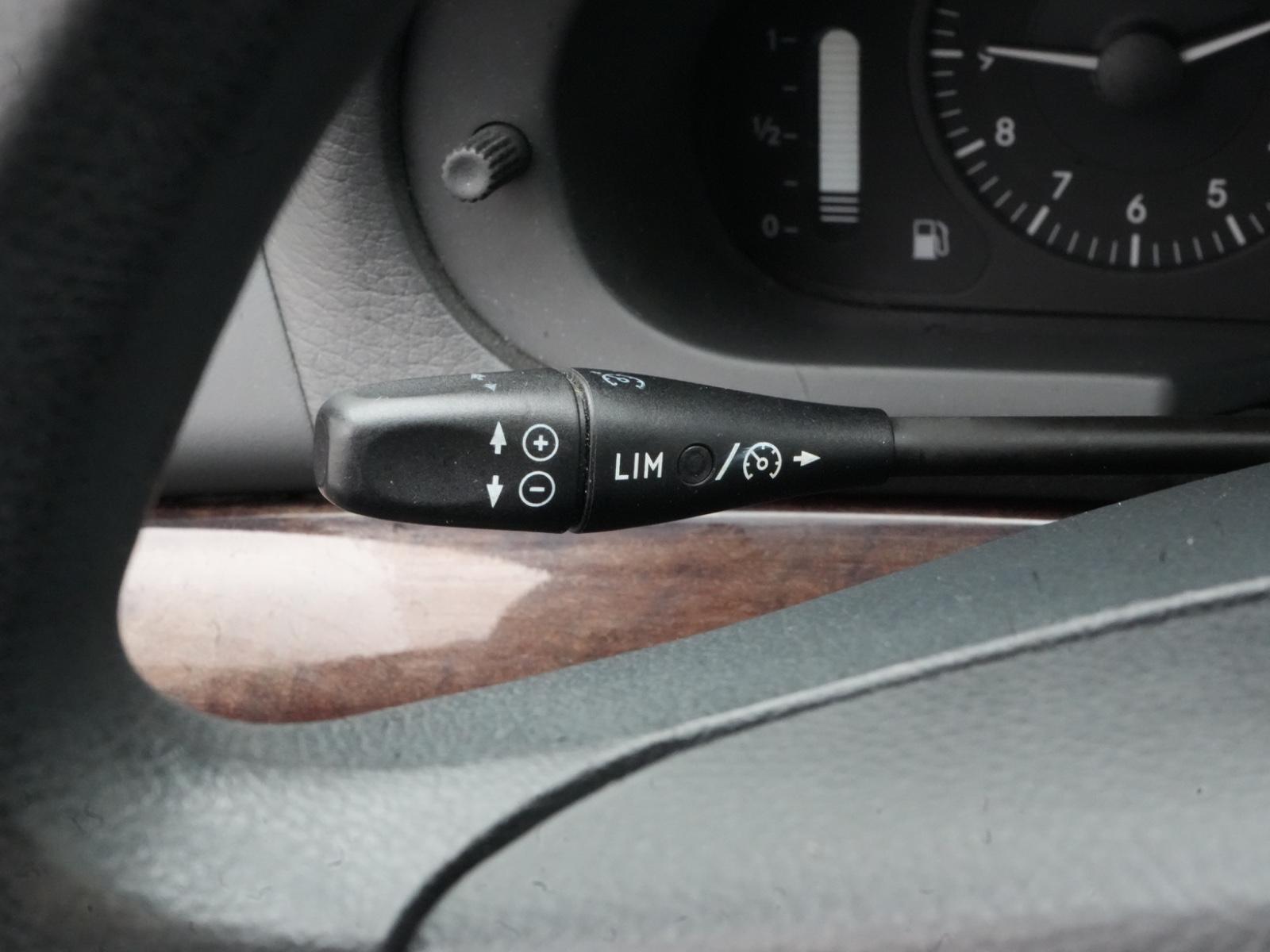 Mercedes-Benz E200 2004 — photo 15