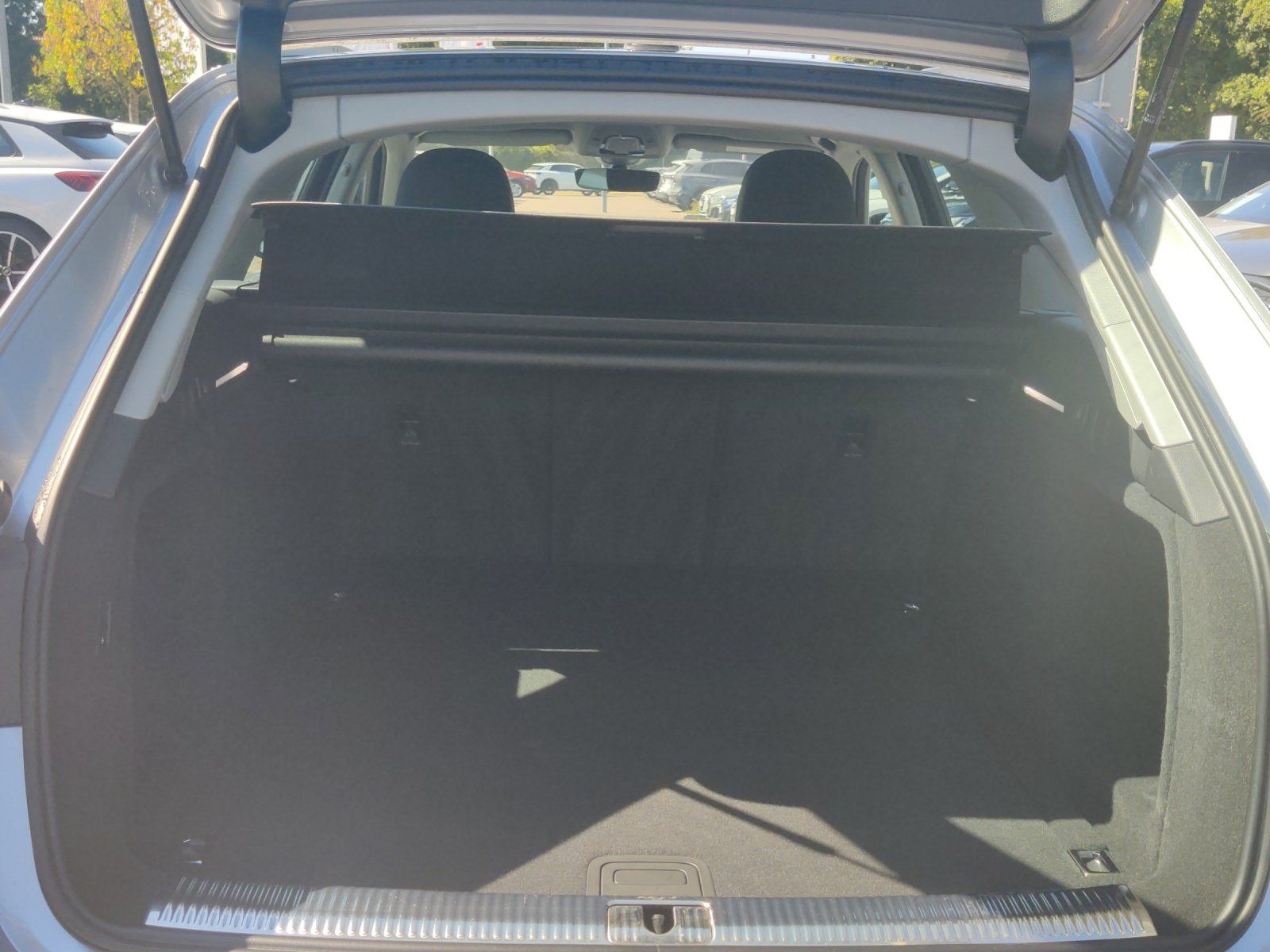 Fahrzeugabbildung Audi A4 Avant 30 TDI advanced AHK,Kamera,Navi,PDC,SHZ