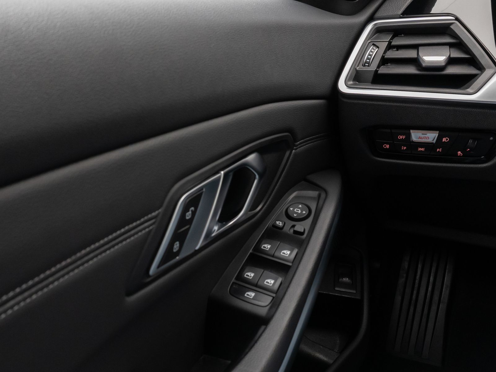 Fahrzeugabbildung BMW 320d  Kamera DAB HiFi DrivAssist Alarm LED Sport