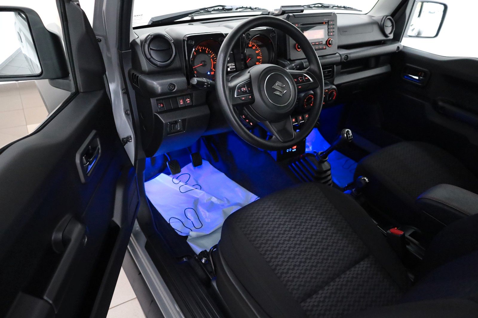 Fahrzeugabbildung Suzuki Jimny Comfort AllGrip NFZ,Temp,SH,8 fach bereift