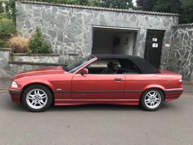 BMW 320 i Cabrio Edition Exclusiv mit Spor...