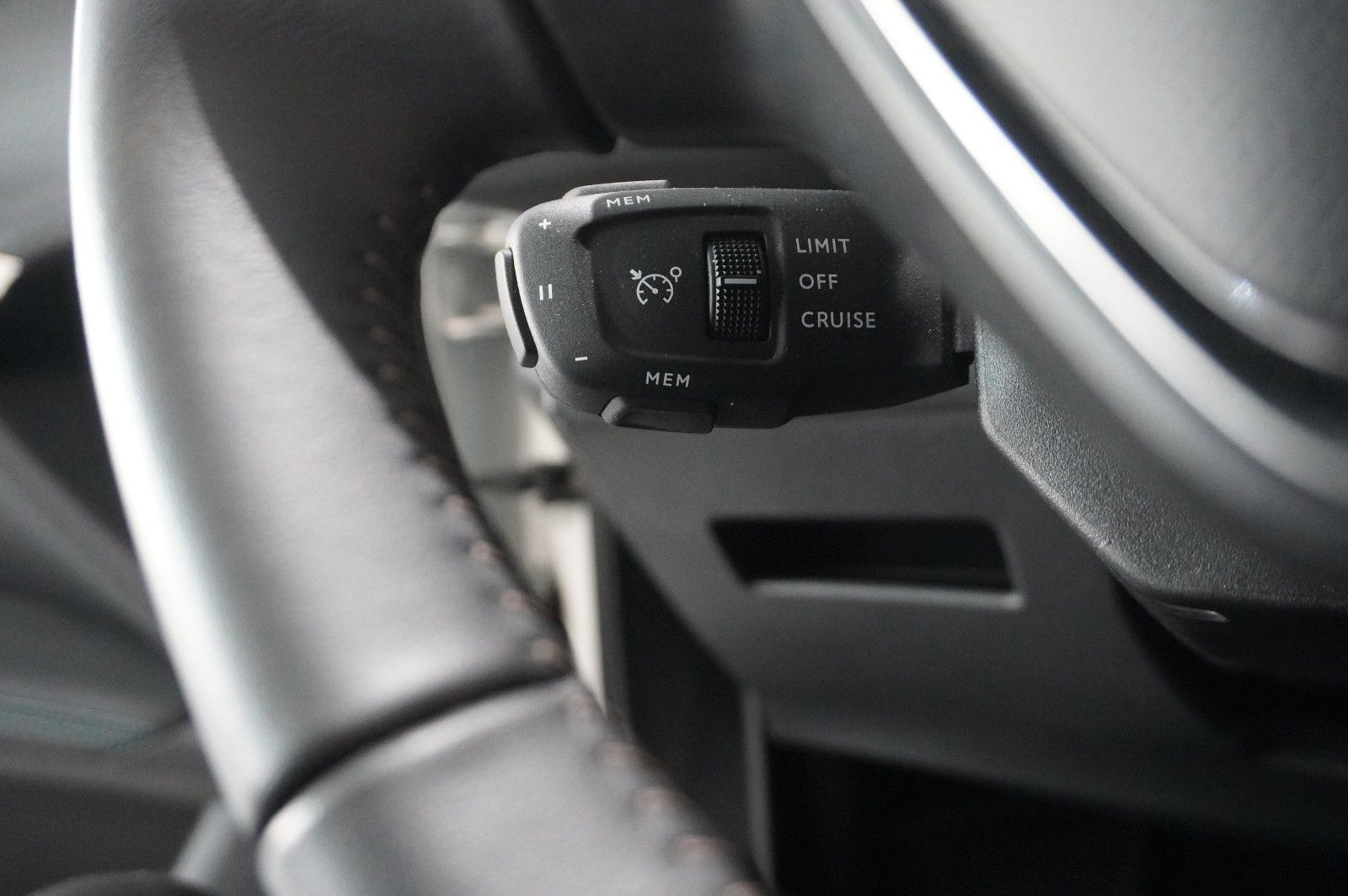 Fahrzeugabbildung Peugeot 3008 Hybrid PHEV ALLURE NAVI/LED/KAMERA/SH/AHK