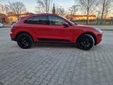 Porsche Macan - - - rote Porsche Macan