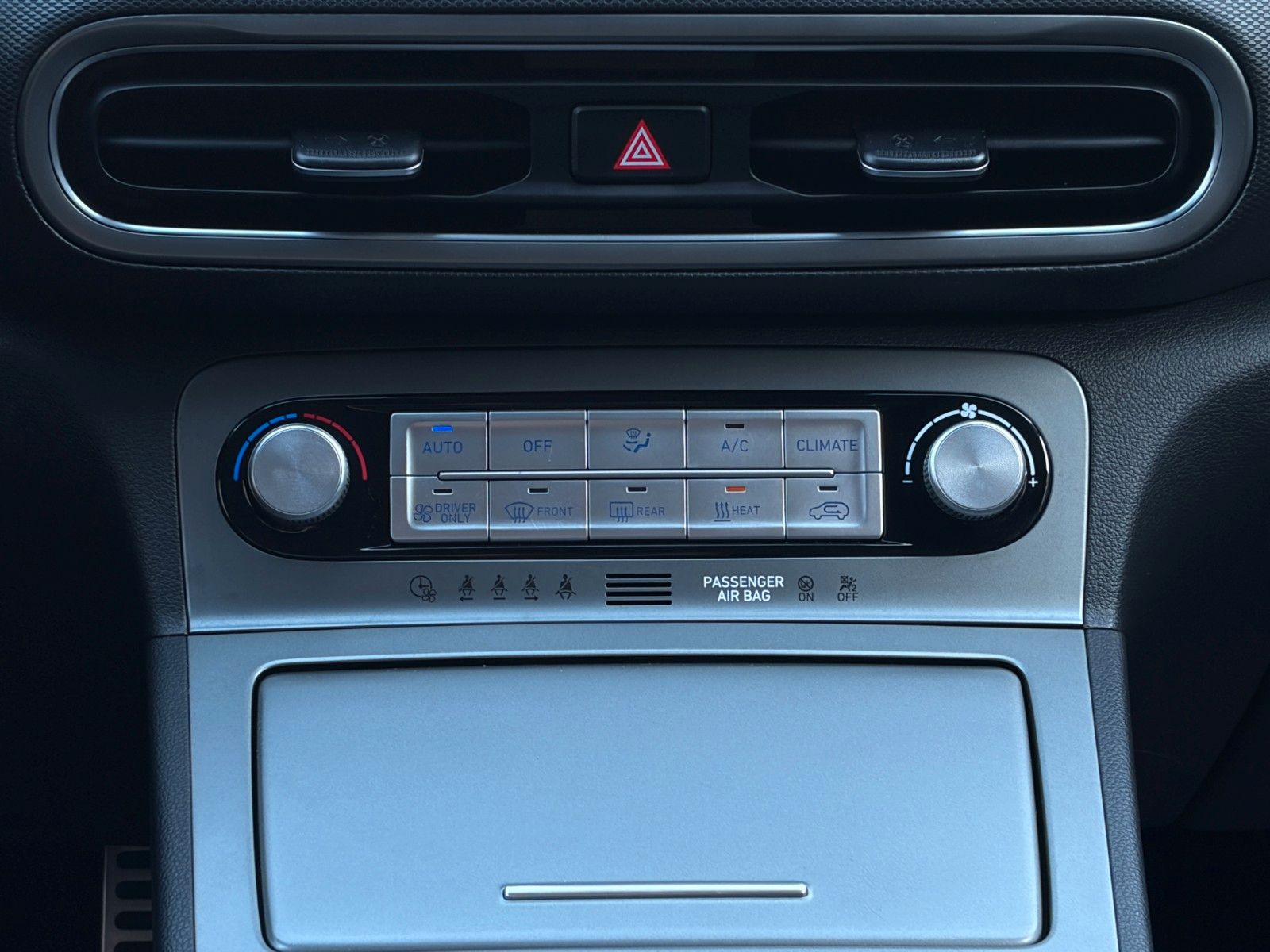 Fahrzeugabbildung Hyundai KONA E 30+ Edition SHZ LHZ LFA LKA CarPlay NAVI