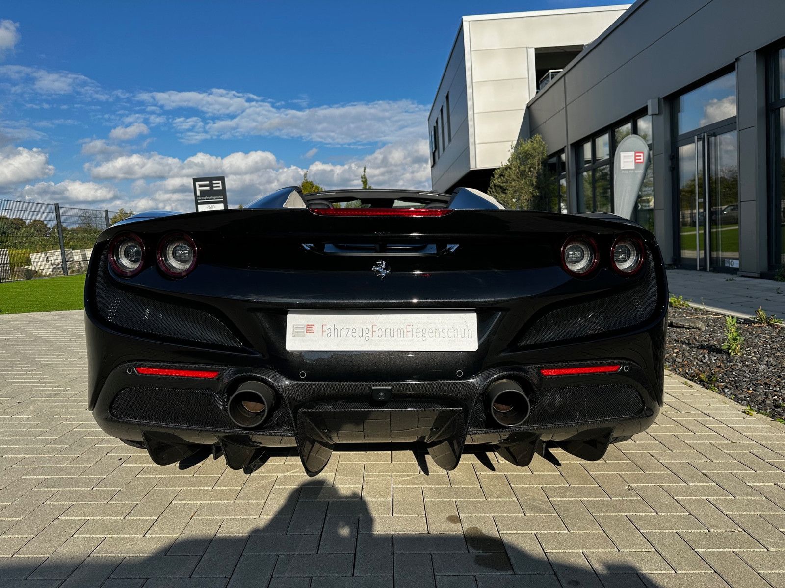 Fahrzeugabbildung Ferrari F8 Spider-Carbon-Lift-JBL-Kamera-AFS-ADAS