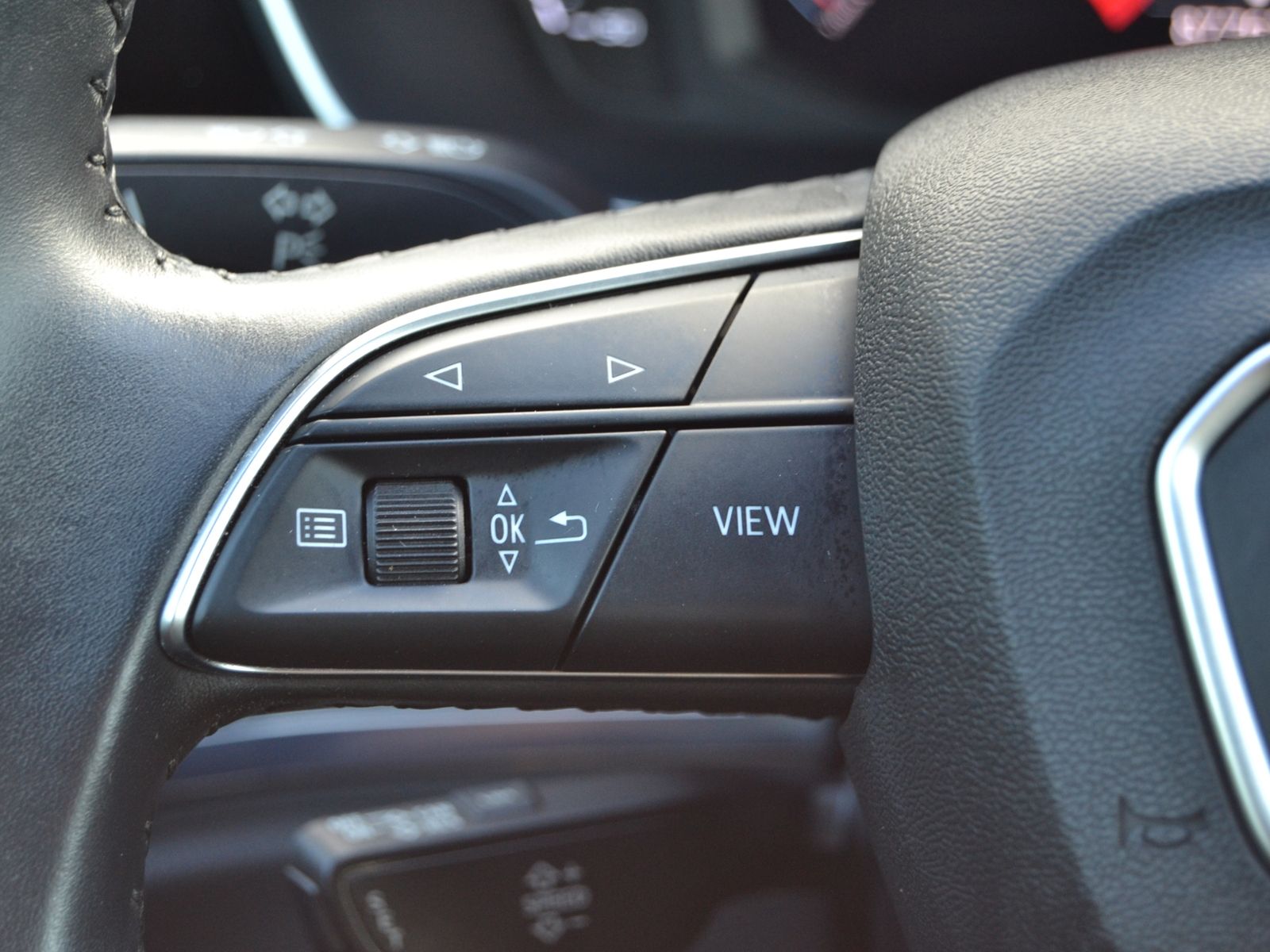 Q3 35 TFSI S-tronic Advanced OPTIK-SW/AHK/LED/18