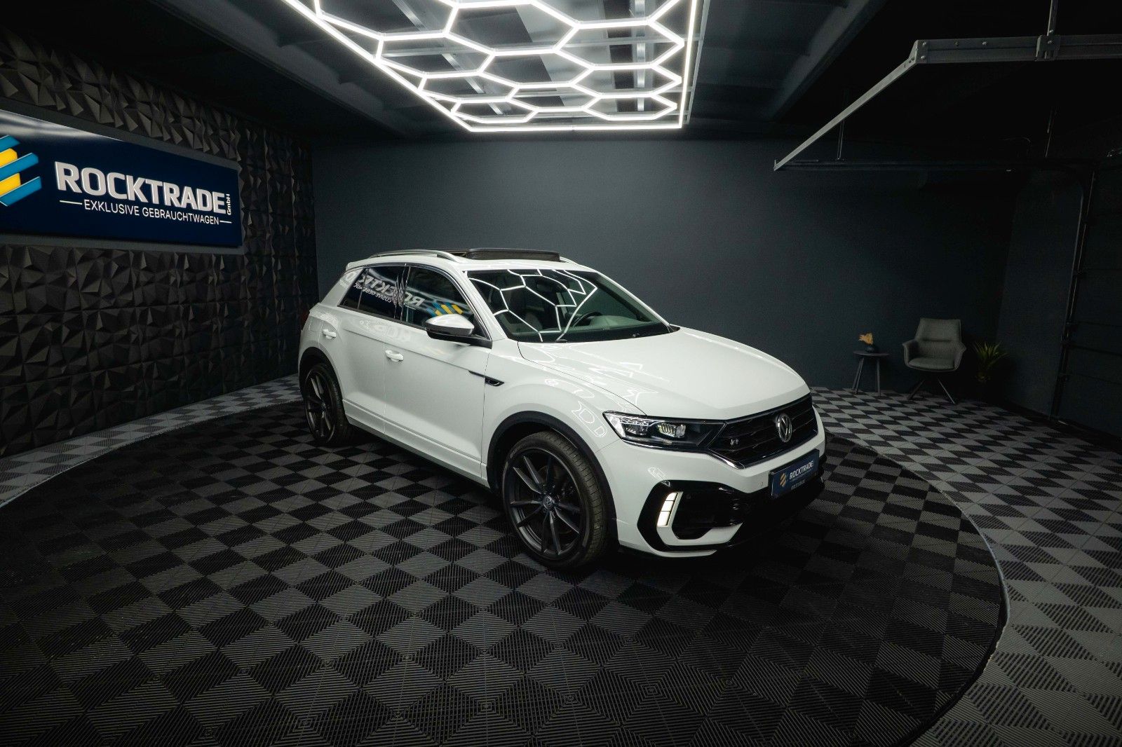 Fahrzeugabbildung Volkswagen T-Roc R 4Motion Performance *ACC*DCC*Pano*LED*