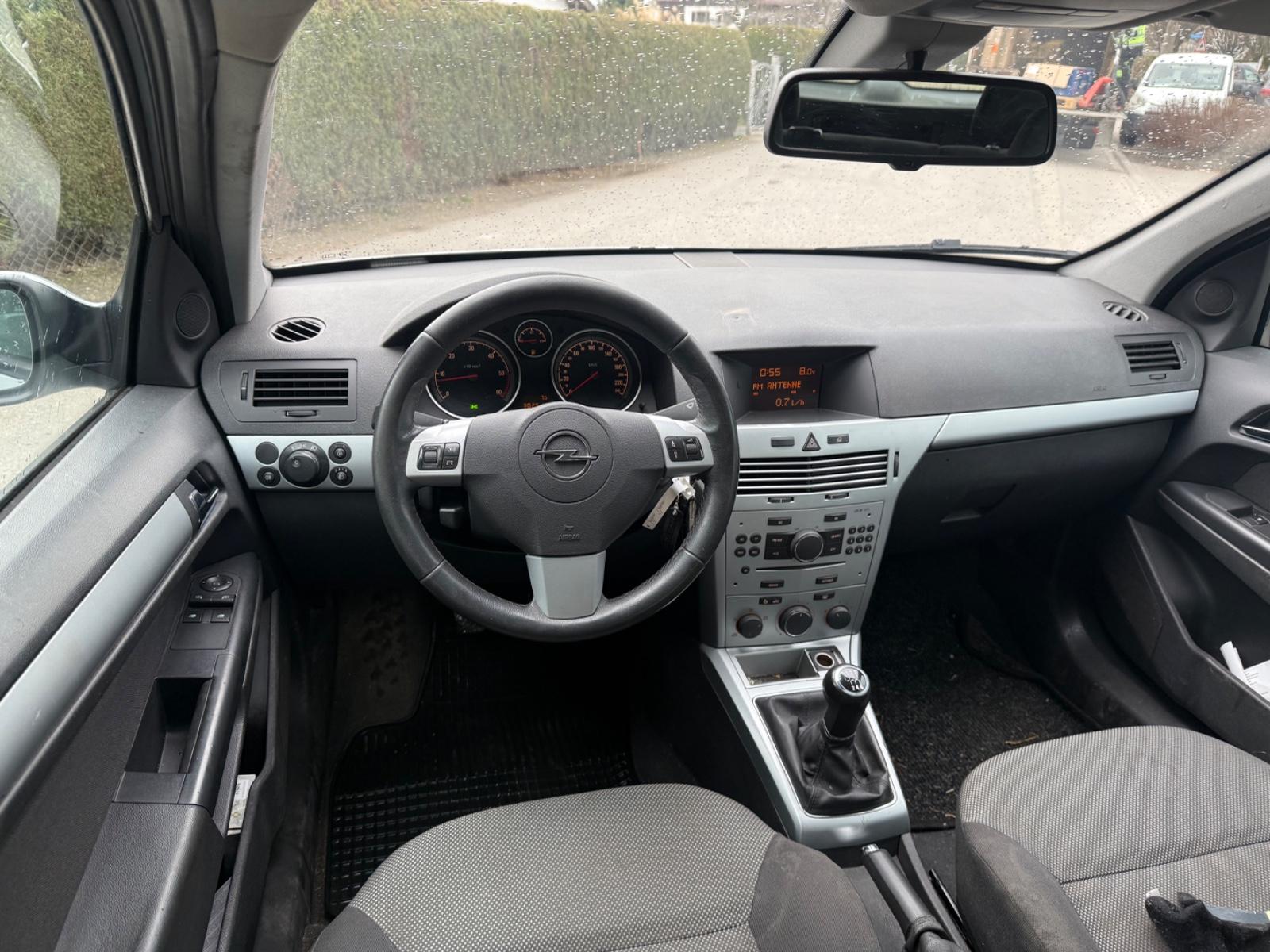 Opel Astra 2009 — photo 8