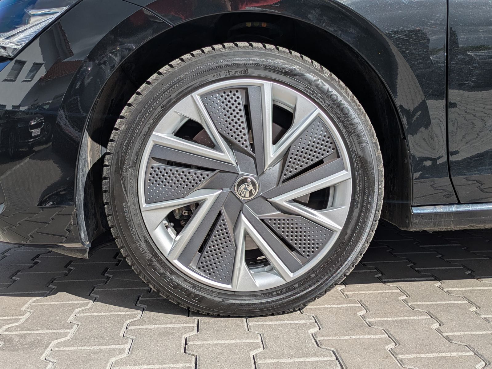 Fahrzeugabbildung SKODA Superb 2.0 TDI 4x4 Selection MATRIX*AHK*5J GAR.