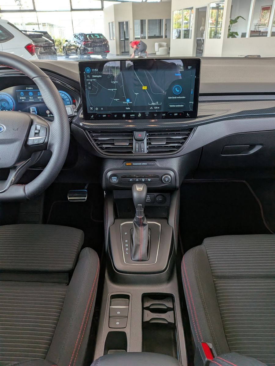 Fahrzeugabbildung Ford Focus ST-Line X Styling Matrix B&amp;O Pano 18"